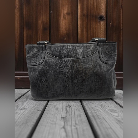 Covington Handbags - Vintage Covington Black Leather Shoulder Bag Scallop Front Pocket